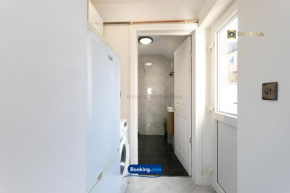 30Nights Escape l 3 Bedroom Modern Apartment for 6 Guests in City Centre with Free Parking by Oak Stays Short Lets & Serviced Accommodatins